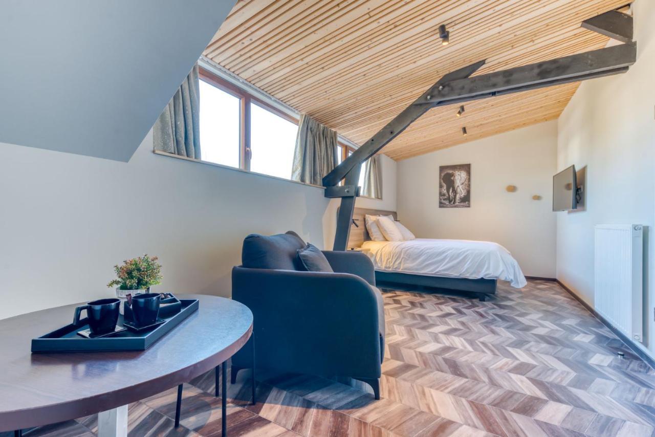 Les Chambres Du Vieux Chateau 아바예 도르발 외부 사진