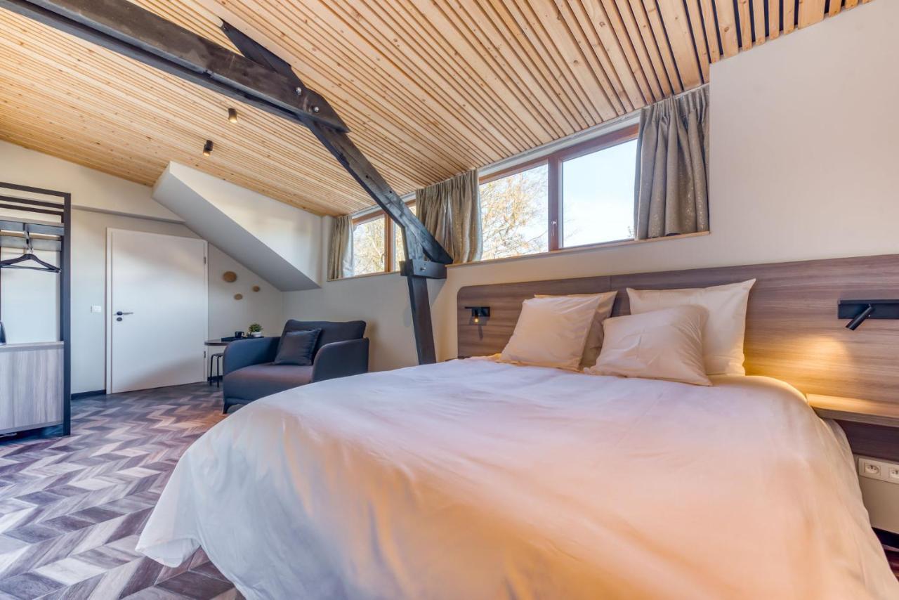 Les Chambres Du Vieux Chateau 아바예 도르발 외부 사진