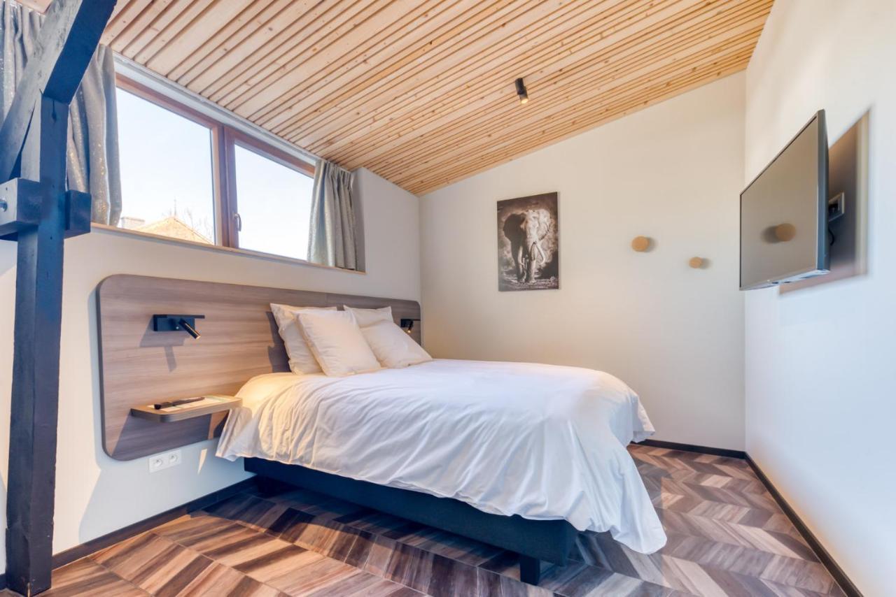 Les Chambres Du Vieux Chateau 아바예 도르발 외부 사진